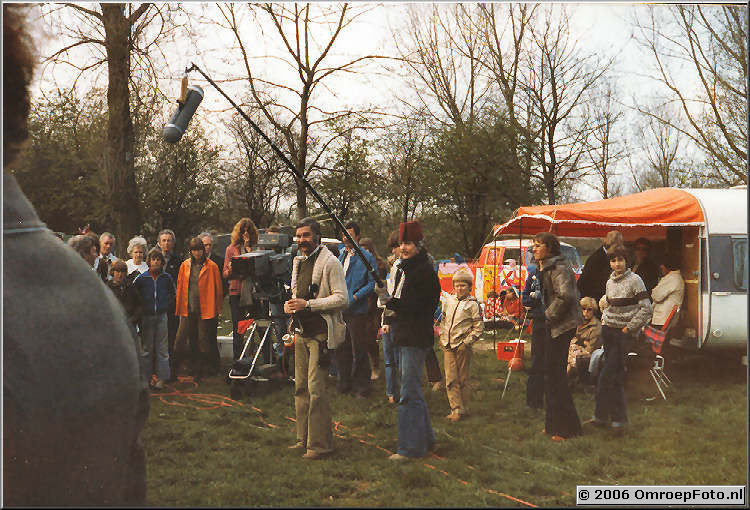 Foto 9-169. Rob Vergeer en de hengelende Rudolf met fez