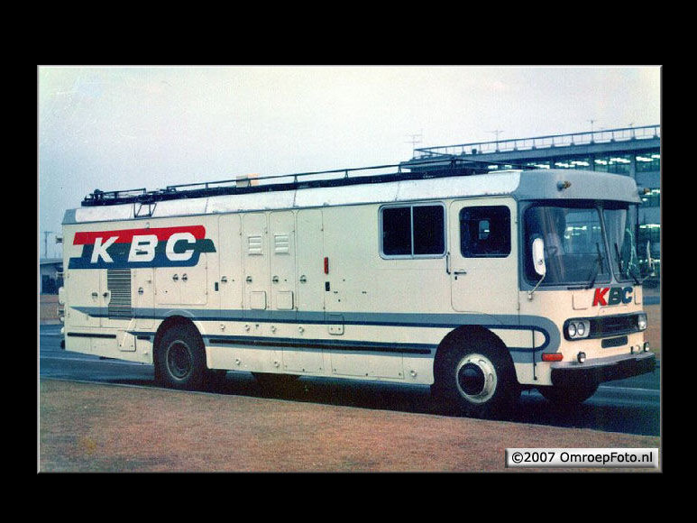 Doos 104 Foto 2066. KBC Mobile Unit

