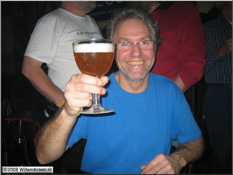 Doos 127 Foto 2522. Sate Reunie 2008. Ed nam een zwaar Belgisch biertje en fietste weer naar Amsterdam!

