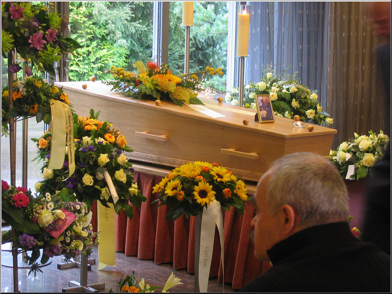 Doos 128 Foto 2550. Crematie van Adri Ottervanger

