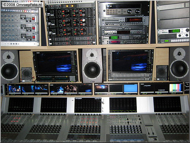 Doos 130 Foto 2582. Audio regie Dutchview DV2

