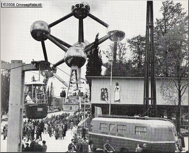 Doos 130 Foto 2585. Trein-2 (wagen-4) op de opening van de EXPO 1958 in Brussel
