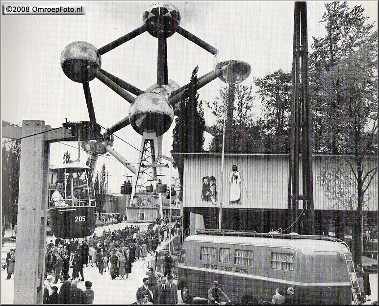 Doos 130 Foto 2585. Trein-2 (wagen-4) op de opening van de EXPO 1958 in Brussel
