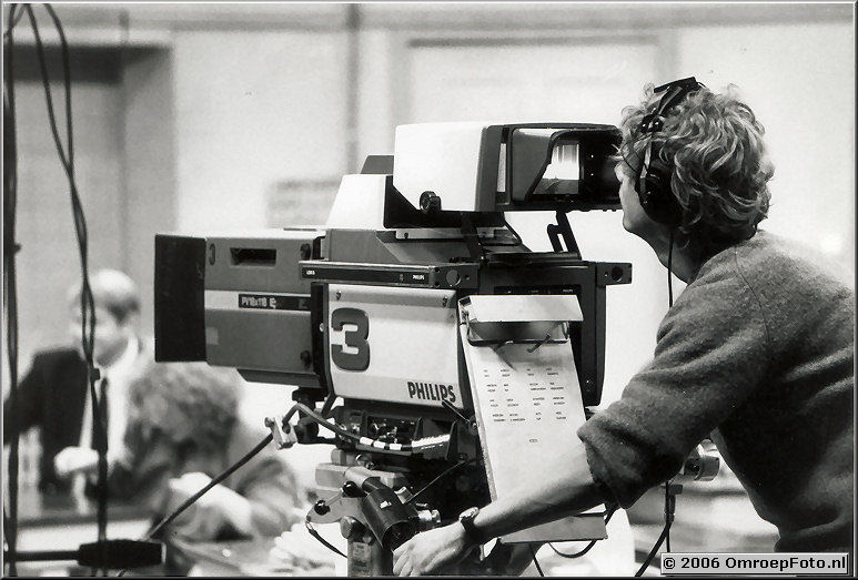 Foto 16-315. Emiel jansen, bij Klasgenoten 1990, let op de prachtige LDK-6 camera