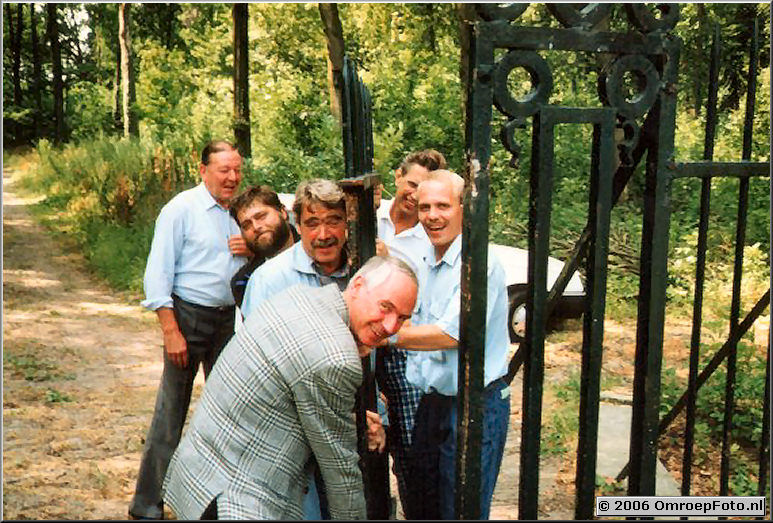 Foto 19-377. 'Kanunnikessen v/h Heilige Graf' 22-07-1990 De reportagewagen kon de draai niet maken, dus zei Jan Hoekstra...