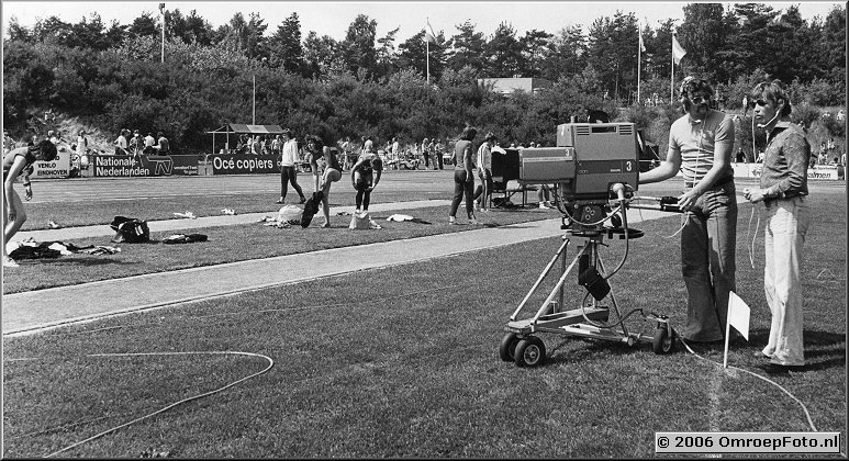 Foto 38-758. Nederlandse Kampioenschappen Atletiek in Papendal. Links Wim Pruin.