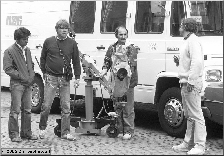 Foto 40-794. Klassiek muziekprogramma met cameramen Ken Lee en Hans Springer.Rechts regisseur Erik van Reijendam