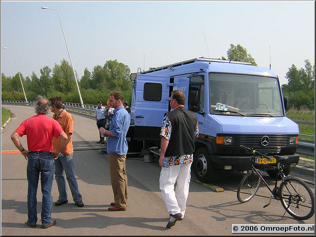 Foto 41-817. Opnames voor 'Met één been in het graf' Ijburg 2006