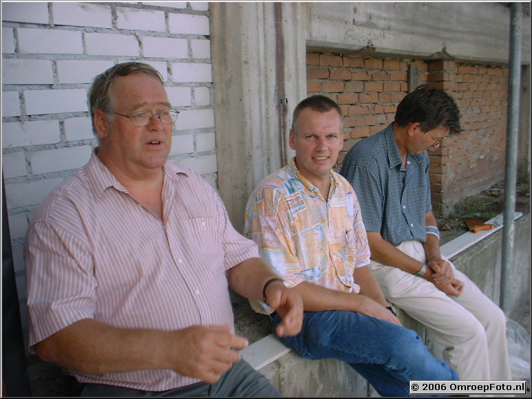 Foto 45-890. De ploeg kent zijn plaats. Willem Wisseborn, Arno Vertegaal en Pieter Verheul