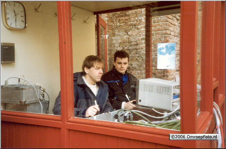 Foto 47-937. Met Paul van Koelen in het MuiderSlot 1990