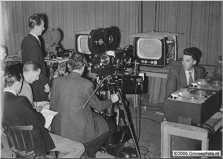 Doos 75 Foto 1500. Multifilm 1953 Filmen vanaf een beeldbuis; de vroegste opnamemogelijkheid...