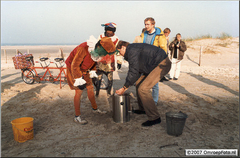 Doos 88 Foto 1741. Sinterklaas 1984 Terschelling