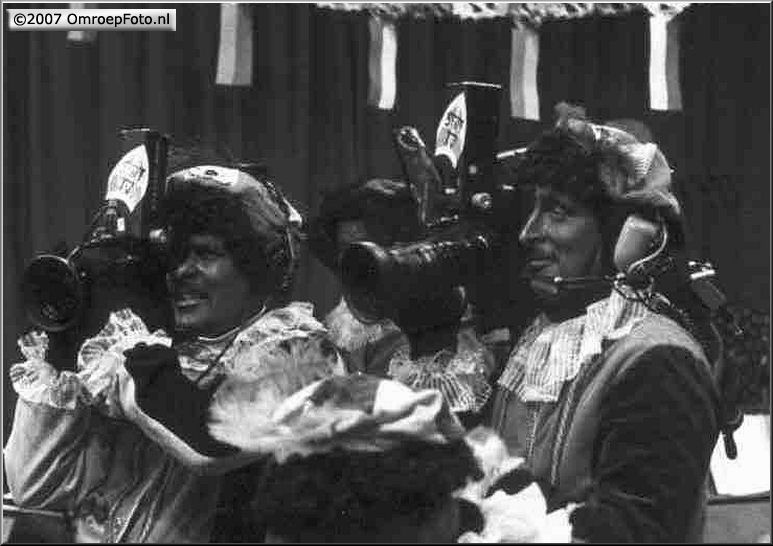 Doos 88 Foto 1752. Sinterklaas 1984 Terschelling...wat een mooie koppen!