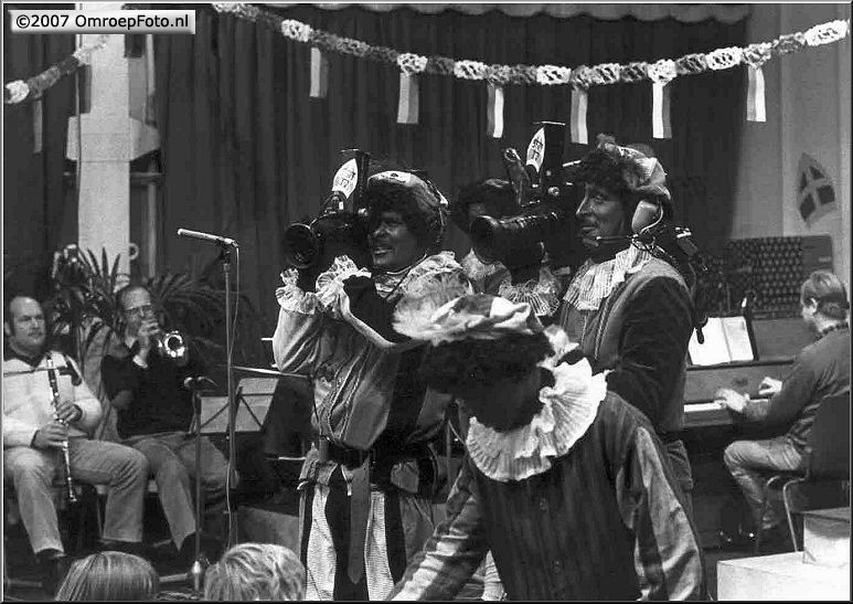 Doos 88 Foto 1753. Sinterklaas 1984 Terschelling