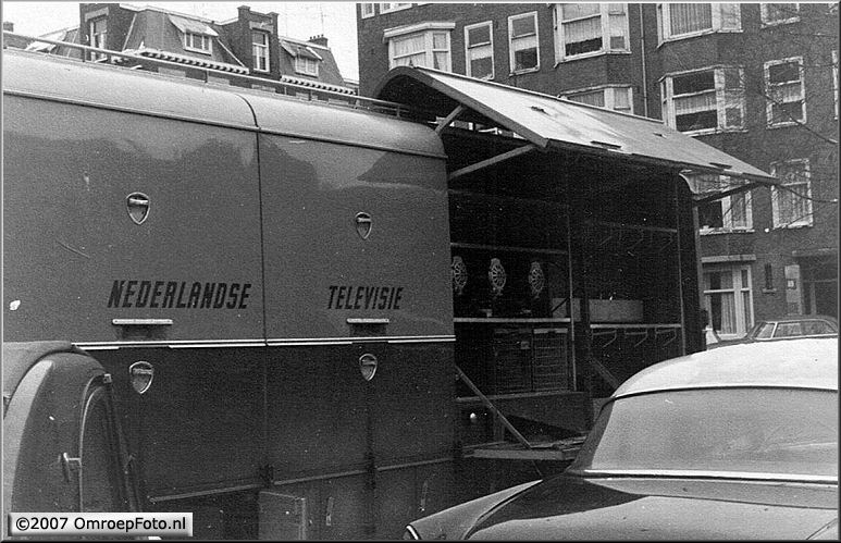 Doos 96 Foto 1902. NTS Materiaalwagen-5 1966 (Carré Amsterdam - Snip & Snap Revue)