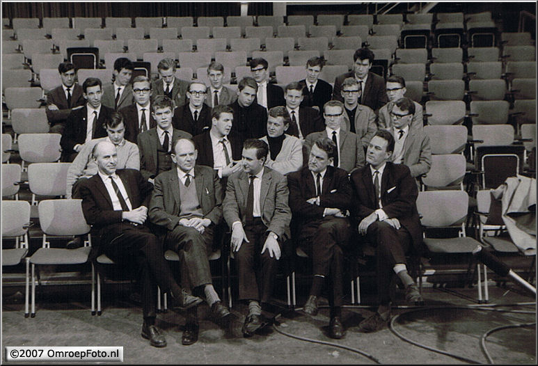 Doos 96 Foto 1905. Santbergen 1965 (Voorste rij v.l.r  Jan Mulder-Rotermund-Brugman-Strijkstra-Frans Berggren) Foto Jan de Vries