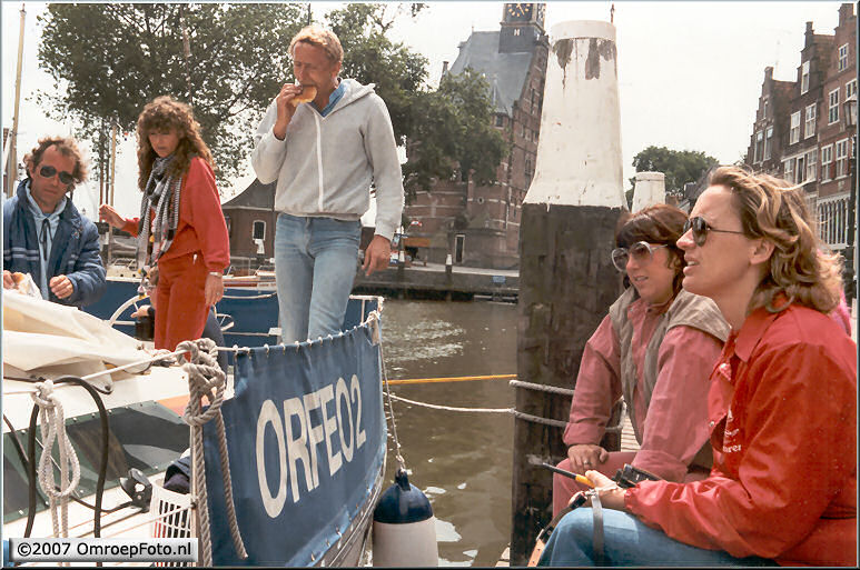 Doos 97 Foto 1923. 1986 Rond het IJselmeer met Marco Bakker. Productiedames bij de boot