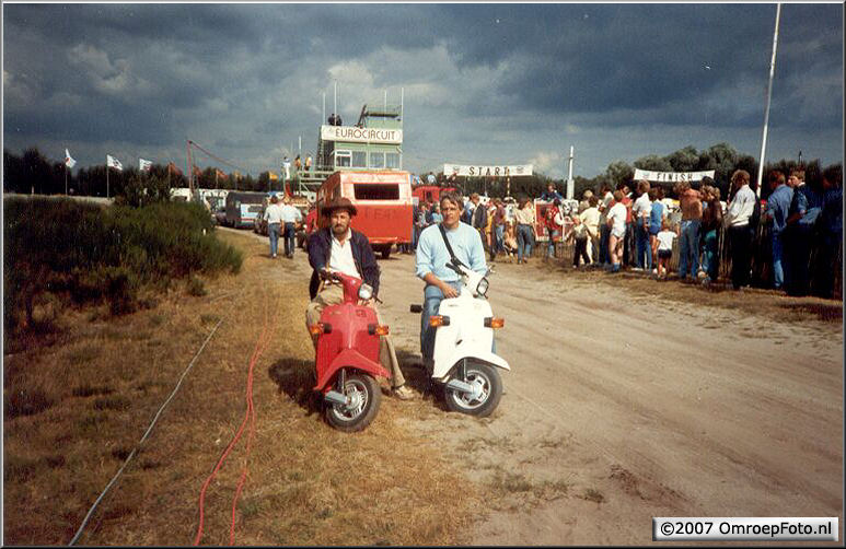 Doos 99 Foto 1976. Frans Kuijper, Bert Veltmeijer Toneel Achteruitrijden Circuit Valkenswaard 1983