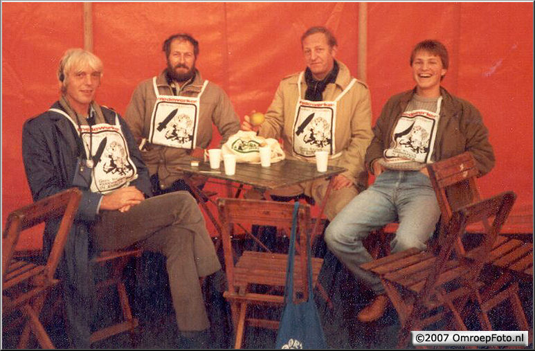 Doos 99 Foto 1977. Ton Emmelot, Frans Kuijper toneel en Hans ? Aktie Anti Kruisraketten Den Haag 1983